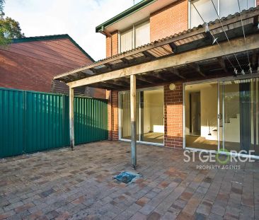 “Spacious Townhouse in a Resort Style Community” - Photo 1