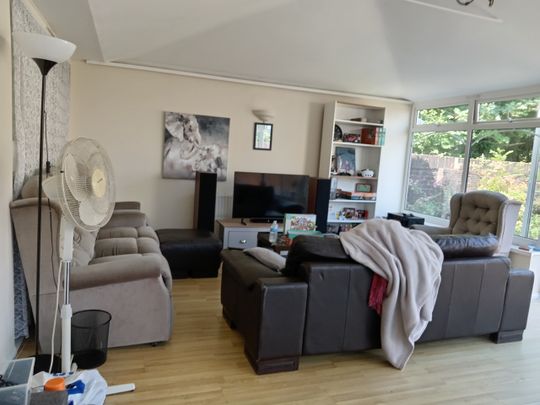 5 Bed Detached House, Padwell Road, SO14 - Photo 1