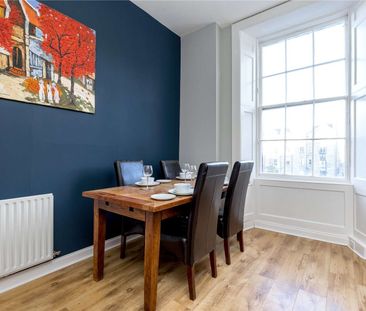 A spacious second floor four bedroom apartment, with two bathrooms,... - Photo 6