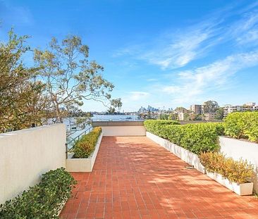 Luxurious Waterfront Apartment Embracing Panoramic Harbour Bridge and City Views - Photo 4