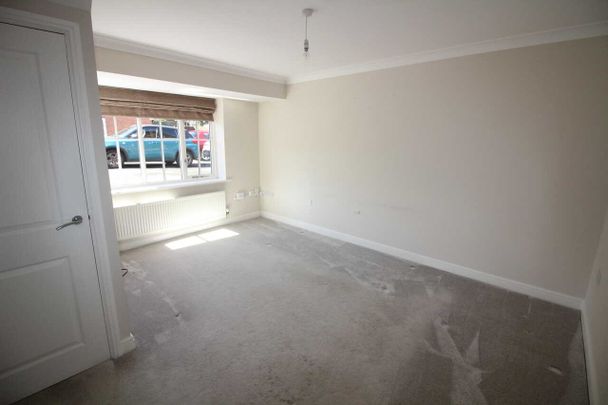 3 bed Semi-detached House - Photo 1