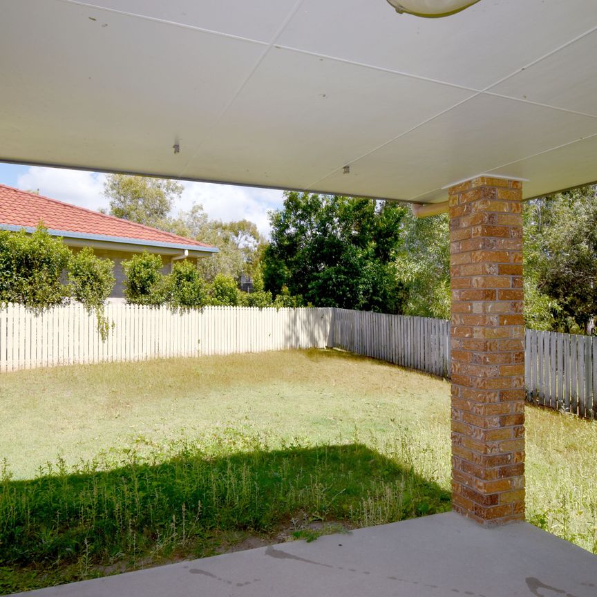 :: THIS BEAUTIFUL HOME WILL DEFINITELY NOT DISAPPOINT - Photo 1