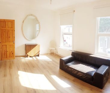 2 Bed Flat, Steele Road, E11 - Photo 1