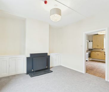 Flat to rent on - Photo 2