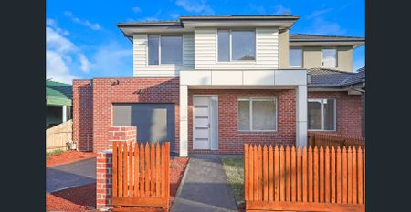 Stylish 3 Bedroom Townhouse - Photo 3