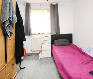 Udall Gardens, Romford, RM5 - Photo 4