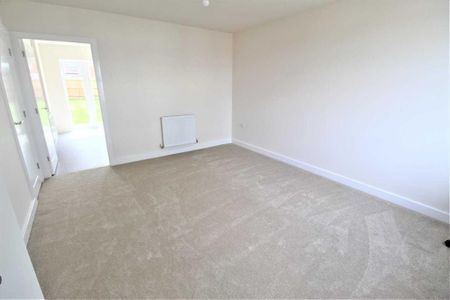 3 bedroom semi-detached house to rent - Photo 3