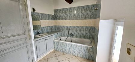 Location Appartement 3 pièces 68m² GONFARON 83590 - Photo 3