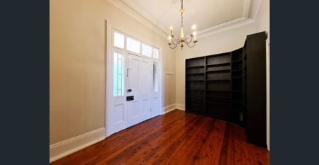 DOUBLE-FRONTED COLONIAL-STYLE TWO-LEVEL HOME - Photo 2