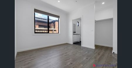 IMMACULATE 3 BEDROOM PROPERTY (UTILITIES INCLUDED IN RENT PRICE) - Photo 3