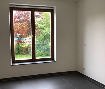 Uitstekend gelegen 2-slaapkamerappartement met ruim terras en onder... - Photo 2