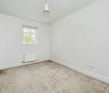 2 bedroom ground floor flat to rent - Photo 2
