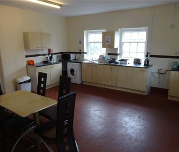 6 bedroom detached house to rent - Photo 3