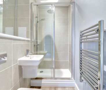 2 Bedroom Flat / Apartment to let - Photo 6