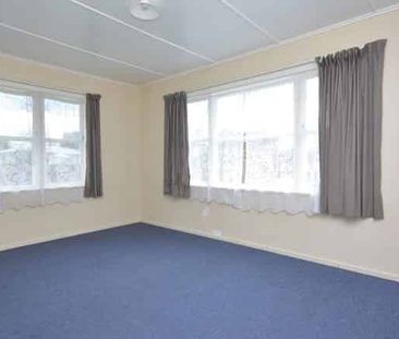 Charming 3BR Home in Papakura - Photo 3