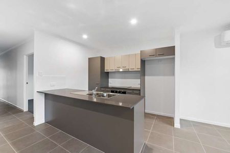 NEAT AND TIDY, SUPER CONVENIENT LOCATION! - Photo 3