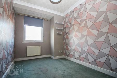 4 bedroom detached house to rent - Photo 3