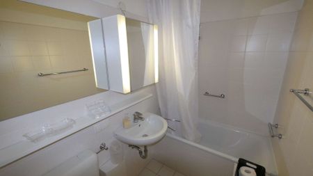 Oststadt – Hochwertig möblierte Altbauwohnung mit Internetanschluss! - Photo 2