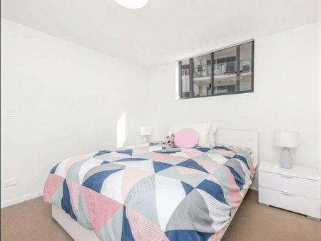 Stylish Apartment with Modern Comforts in a Prime Chermside Location - Photo 4