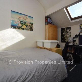 6 Bedroom Student Houses in Leeds - Photo 1