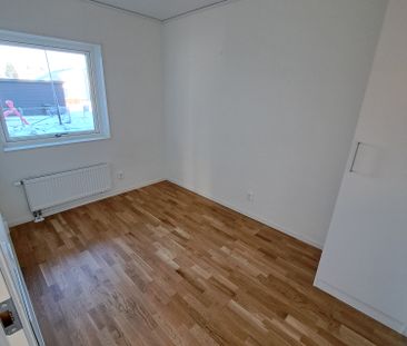 Södergatan, Vara - Photo 2