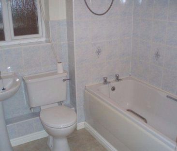 2 bedroom semi-detached house to rent - Photo 3