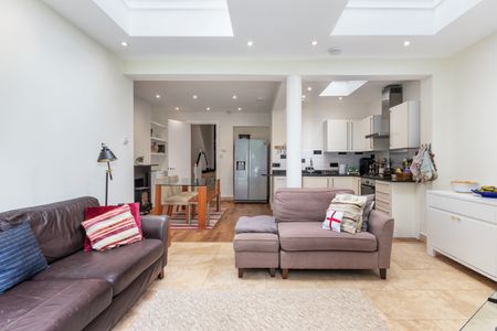 3 Bed Flat, Beauclerc Road, W6 - Photo 2