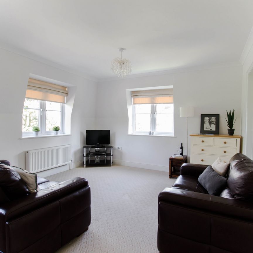 The Pavilions, Crabbetts Park, Worth, RH10 - Photo 1