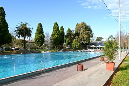 Ideal apartment living in Glen Iris - Photo 2