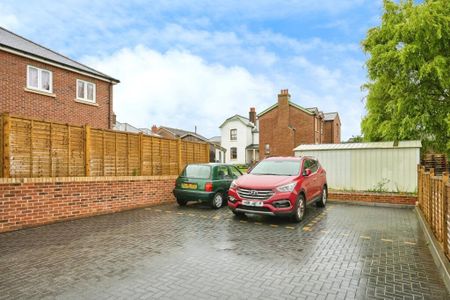 Newly Built 3 Bedroom End of Terrace House for Rent in Newport - Photo 3