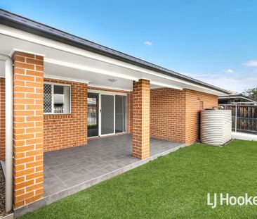 Beautiful 4 Bedroom Home - Fantastic Location! - Photo 6