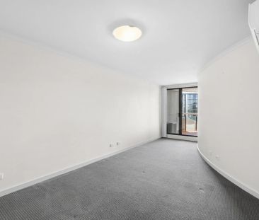 Modern 2-Bedroom Apartment in the Phoenix Complex – Walk to the CBD! - Photo 5