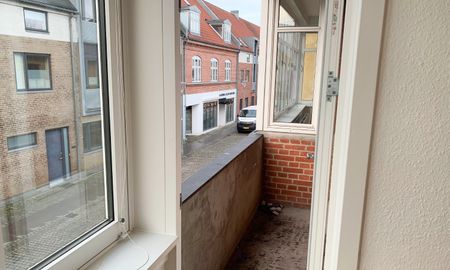 Dejlig 4-værelses lejlighed med to stuer en-suite - Photo 2