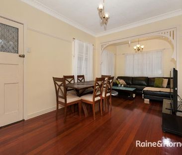 19 Ruskin Street, Taringa, QLD 4068 - Photo 2