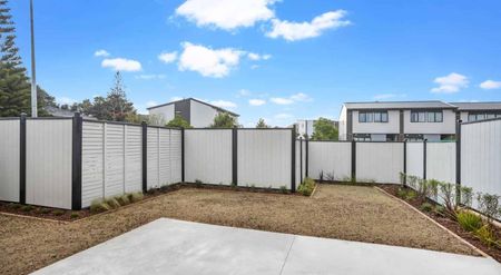 Modern Home in Mangere! - Photo 2