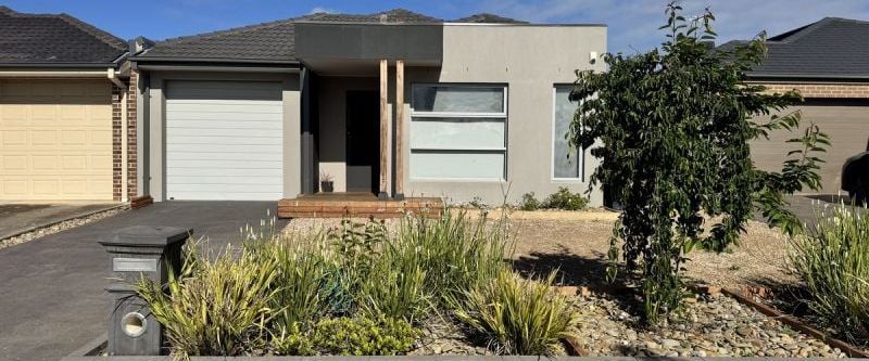 3 BEDROOM FAMILY HOME - Photo 1