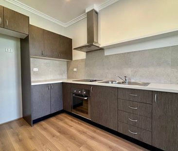 Renovated Apartment in Character Filled Victorian Terrace - Photo 2