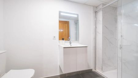 Room in a shared 6-bedroom apartment for rent in Alicante, bills included - Foto 5