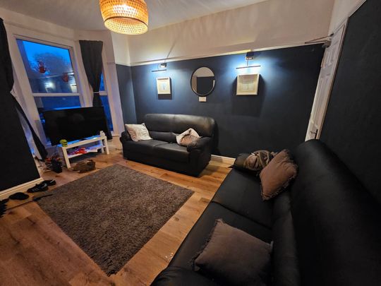 6 Bed - 24 Ashville Grove, Hyde Park, Leeds - LS6 1LY - Student - Photo 1