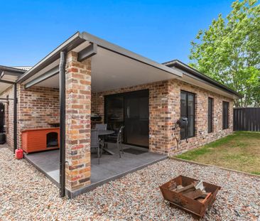 🏡 Freshly Renovated Modern Living - Photo 5