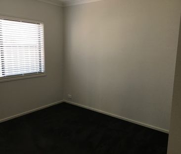 Fabulous 3Br Family Home in Craigieburn! - Photo 3