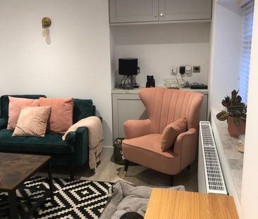 1 Bed End Terrace, Haleys Yard, LS13 - Photo 2