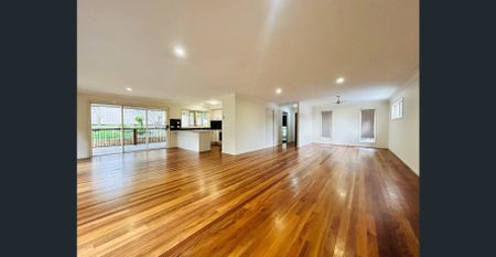 Modern Family Home - Photo 3