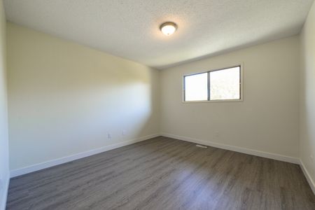 Warwick Apartments - Photo 4