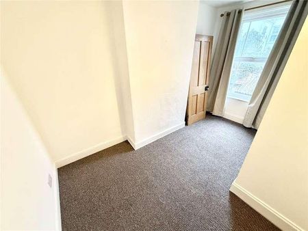 East Street, Grantham, Lincolnshire, NG31 - Photo 4