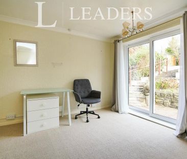 4 bedroom bungalow to rent - Photo 2