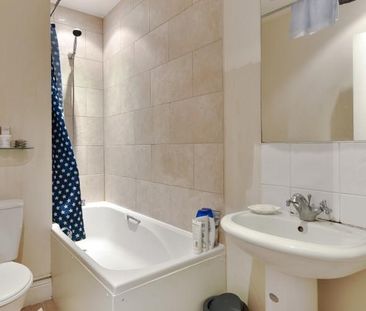 2 bedroom property to rent - Photo 1