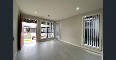 3 Bedroom Residence in Marsden Park for Lease, energy savings solar panels! - Photo 2