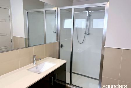 Modern unit - Photo 2