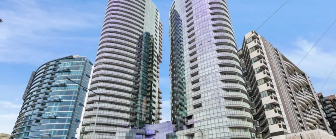 Stylish 1-Bedroom Unit with Stunning Views in Docklands - Photo 1